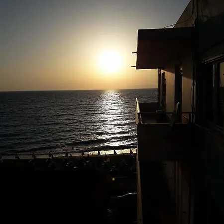 A Unique Seaside View!!! 公寓 *